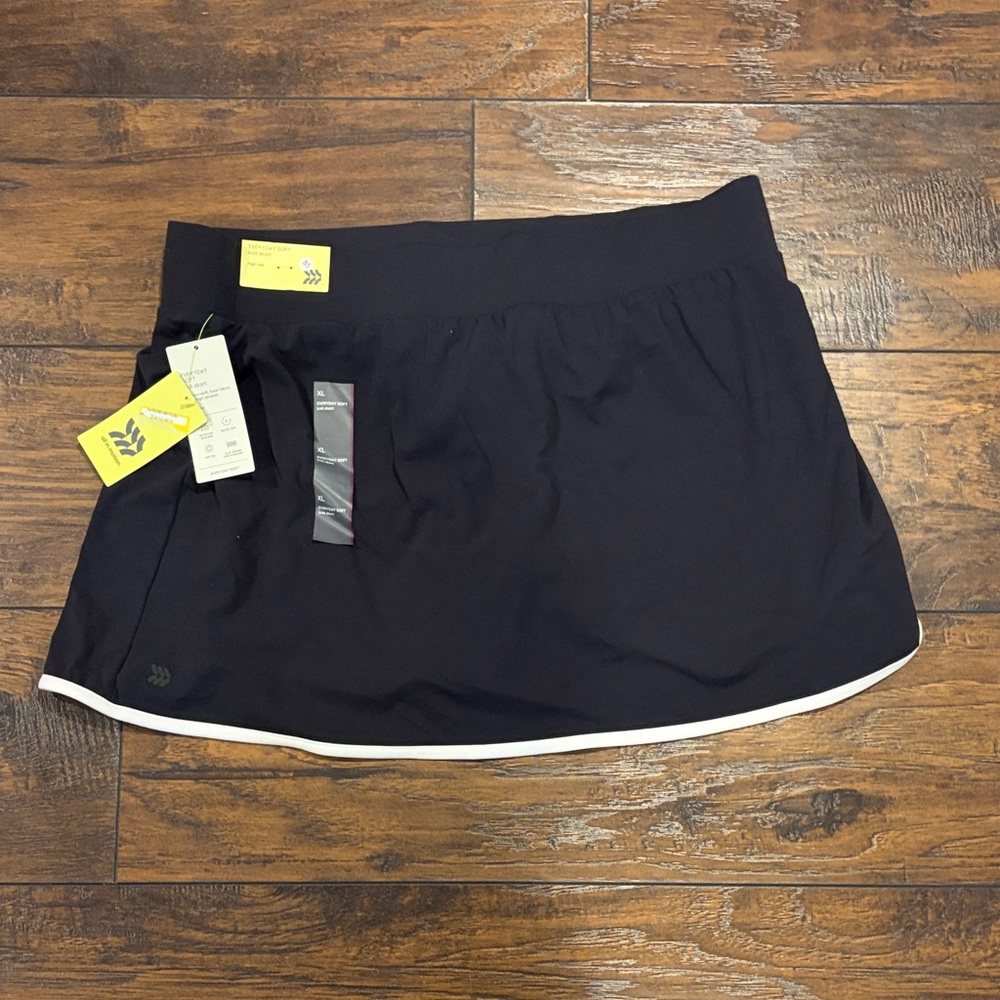 All in Motion Women's Black Skort with White Trim NWT - Picture 1 of 4
